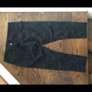 Lululemon camo crops RARE size 6